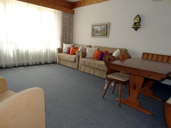 Hotel Bündnerhof : photo 9 de la chambre chambre familiale (2 adultes + 2 enfants + 1 bébé)