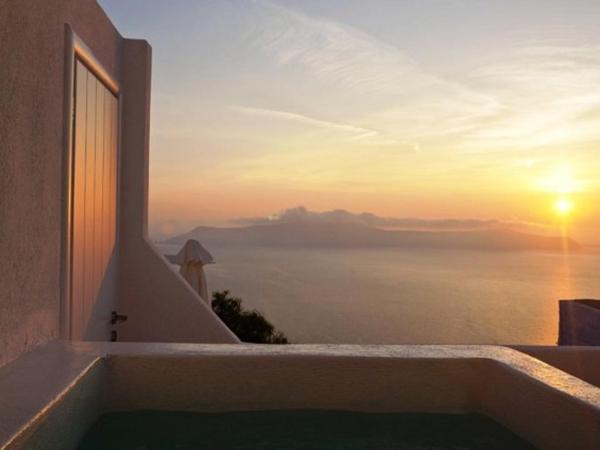 Asteras Villas : photo 3 de la chambre suite galatea avec jacuzzi - vue sur caldera