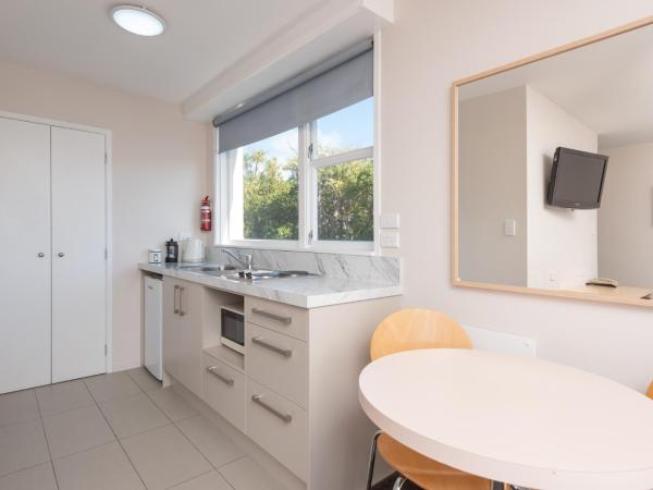 Capital View Motor Inn : photo 5 de la chambre studio lit queen-size 