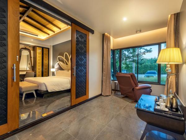 Phukalini Luxury Pool Villa & Onsen-SHA Plus Certified : photo 2 de la chambre jacuzzi de luxe