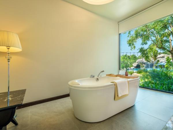 Phukalini Luxury Pool Villa & Onsen-SHA Plus Certified : photo 8 de la chambre jacuzzi de luxe