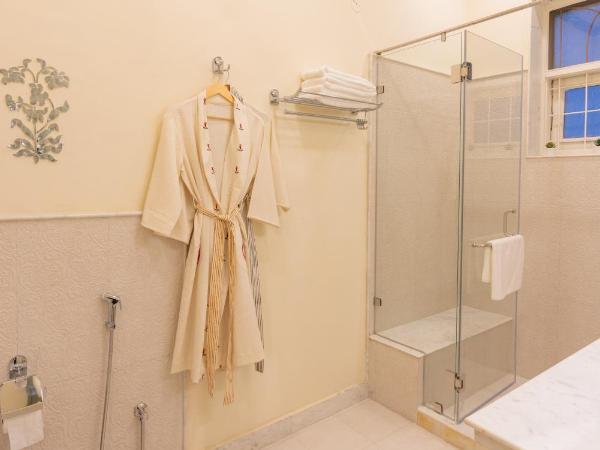 Laalee : photo 8 de la chambre chambre double avec salle de bains privative