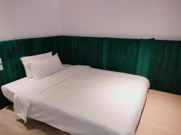 Shanghai Ange Hotel - Next to Longyang Road Subway Station, Near New Internatonal Expo Center : photo 2 de la chambre chambre supérieure lit queen-size