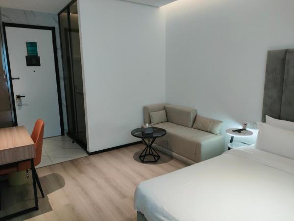 Shanghai Ange Hotel - Next to Longyang Road Subway Station, Near New Internatonal Expo Center : photo 4 de la chambre chambre lit queen-size deluxe