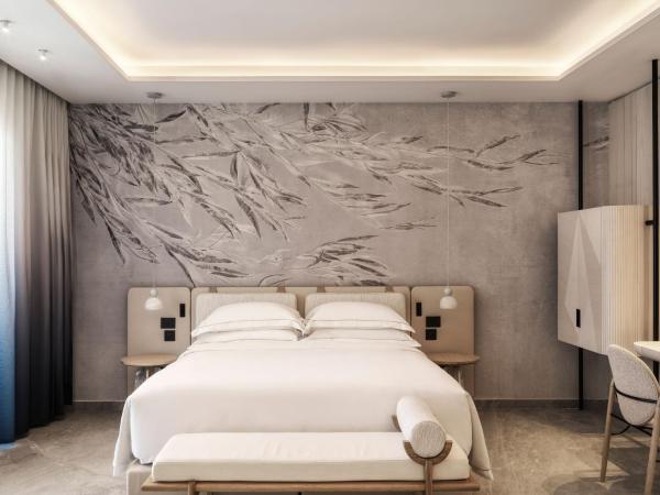 Deos Mykonos - A Myconian Collection Hotel : photo 1 de la chambre delta room with outdoor hot tub & partial sea view