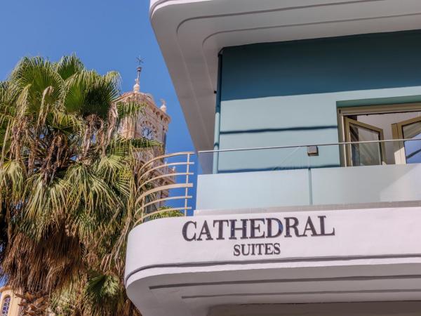 Cathedral Suites : photo 2 de la chambre suite lit king-size avec balcon