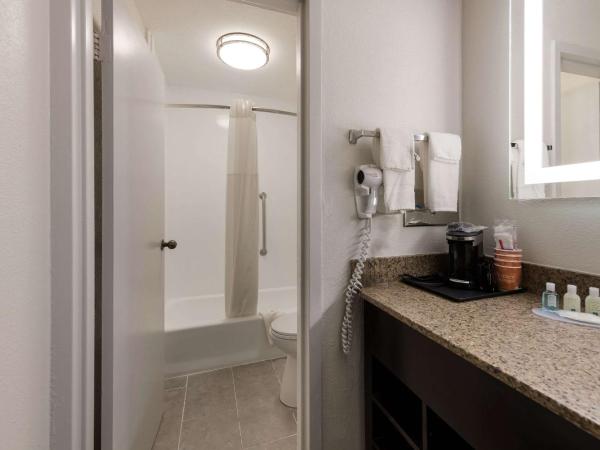 Quality Inn Orange Park Jacksonville : photo 5 de la chambre chambre double avec 2 lits doubles - non-fumeurs - rez-de-chaussée
