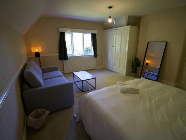 Mossley Hill Retreat : photo 5 de la chambre chambre familiale - vue sur jardin