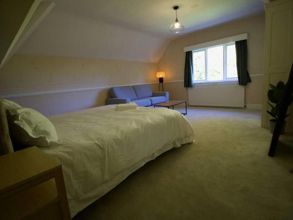 Mossley Hill Retreat : photo 4 de la chambre chambre familiale - vue sur jardin