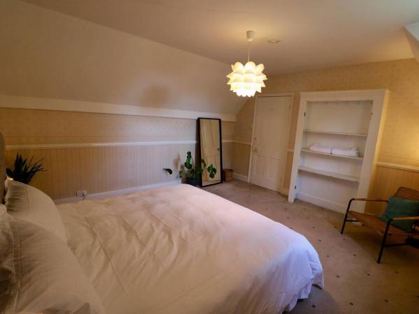Mossley Hill Retreat : photo 6 de la chambre chambre double - vue sur jardin