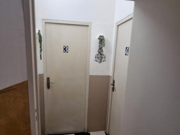 Hôtel des allées : photo 5 de la chambre chambre double avec salle de bains privative