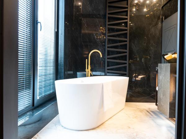 Art Suites Luxury Hotel : photo 8 de la chambre grande suite avec jacuzzi