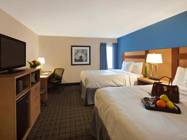 Canadas Best Value Inn Toronto : photo 4 de la chambre chambre 2 lits queen-size - non-fumeurs