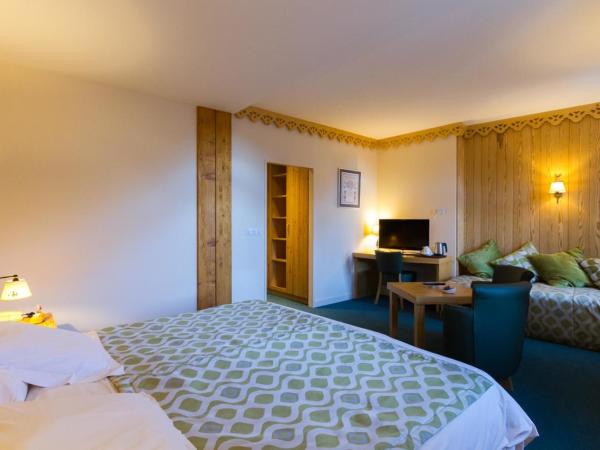 Hôtel Le Bois Joli : photo 3 de la chambre chambre triple supérieure