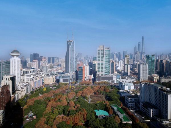 JW Marriott Shanghai at Tomorrow Square : photo 6 de la chambre chambre lit king-size - vue sur parc