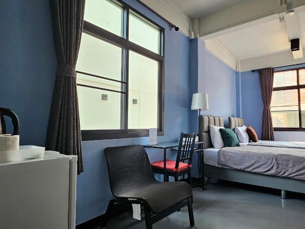 HOUSEMODE - BAANYAI @ Wongwian Yai : photo 2 de la chambre grande chambre double ou lits jumeaux
