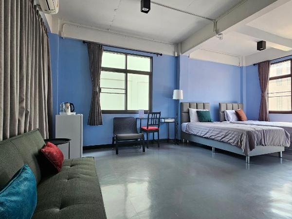 HOUSEMODE - BAANYAI @ Wongwian Yai : photo 4 de la chambre grande chambre double ou lits jumeaux