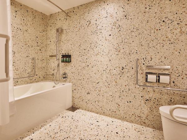 voco Osaka Central, an IHG Hotel : photo 2 de la chambre chambre lit king-size premium - accessible aux personnes à mobilité réduite