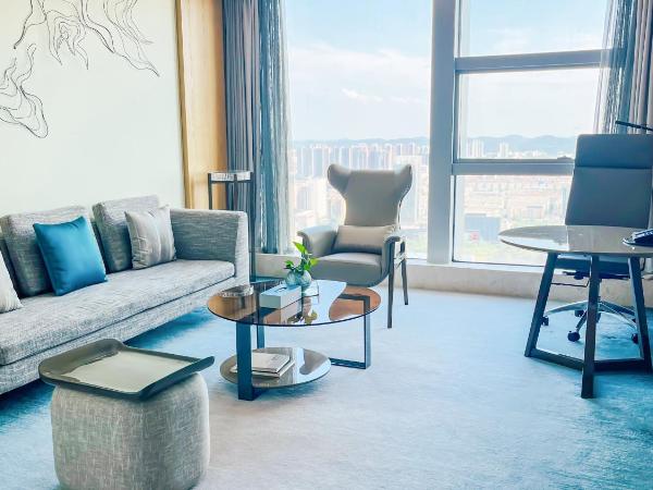 Four Points by Sheraton Wuhan, Jiangxia : photo 2 de la chambre deluxe suite with lake view