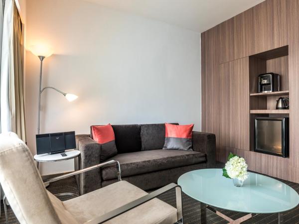 Hilton Garden Inn Bangkok Silom : photo 3 de la chambre suite deluxe avec lit king-size