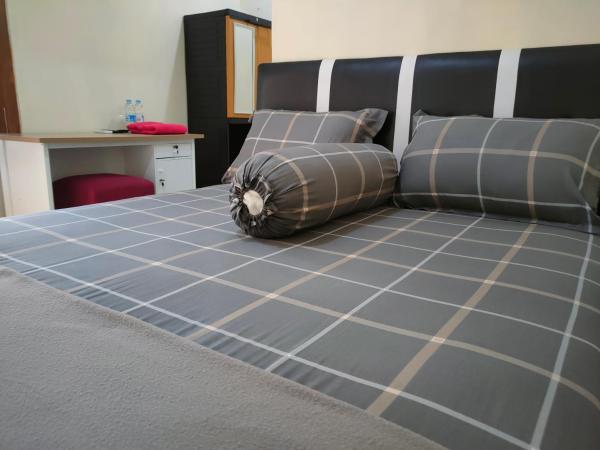 LAISSYA GUEST HOUSE YOGYAKARTA : photo 8 de la chambre chambre lit king-size standard