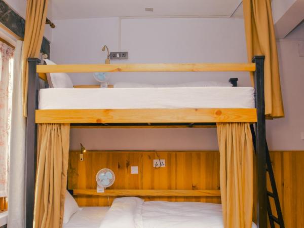 Roamers Inn - Hostel : photo 5 de la chambre dortoir mixte de 6 lits