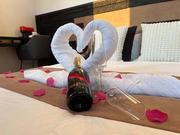 White Castle - Charleroi Airport : photo 3 de la chambre chambre double deluxe avec baignoire