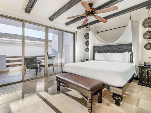 Hilton Vacation Club Cabo Azul Los Cabos : photo 1 de la chambre suite junior lit king-size avec balcon