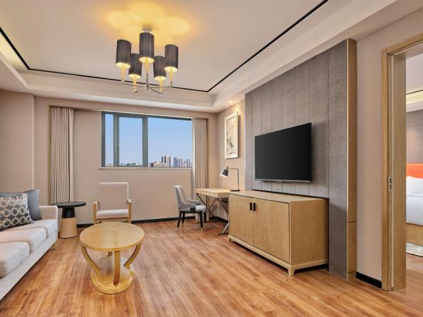 Hilton Garden Inn Wuhan Hankou : photo 1 de la chambre suite deluxe avec lit king-size