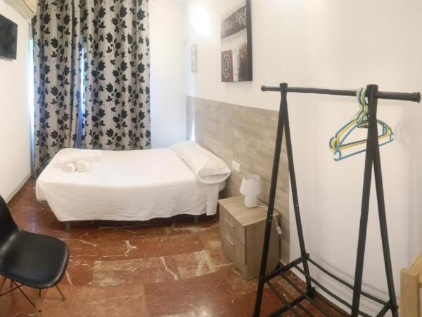 Hostal Nevot : photo 10 de la chambre chambre double ou lits jumeaux (intérieur)