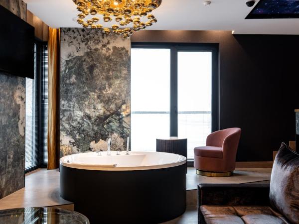 Art Suites Luxury Hotel : photo 7 de la chambre suite royale avec jacuzzi 