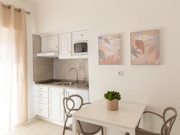 Faro Guest Apartments : photo 6 de la chambre studio lit queen-size de luxe