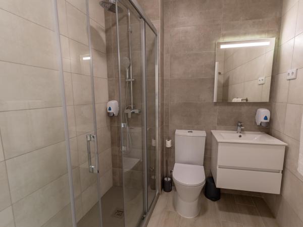 Faro Guest Apartments : photo 8 de la chambre studio lit queen-size de luxe