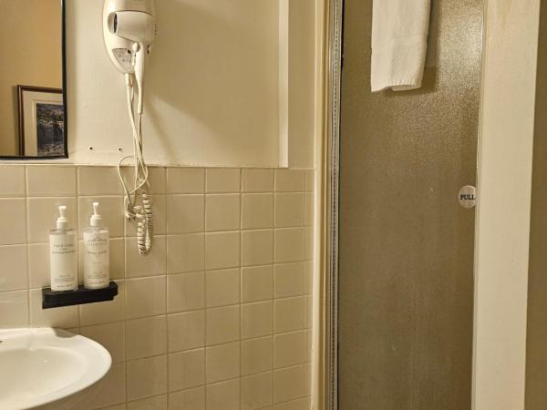 Manoir Sherbrooke : photo 2 de la chambre chambre simple avec salle de bains extérieure privative