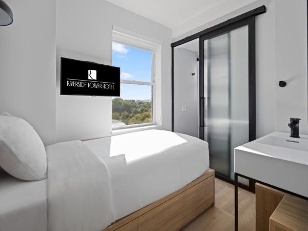 Riverside Tower Hotel : photo 4 de la chambre hébergement simple - vue sur parc 