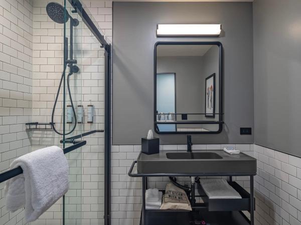 Moxy Phoenix Downtown : photo 3 de la chambre chambre lit queen-size - vue sur ville