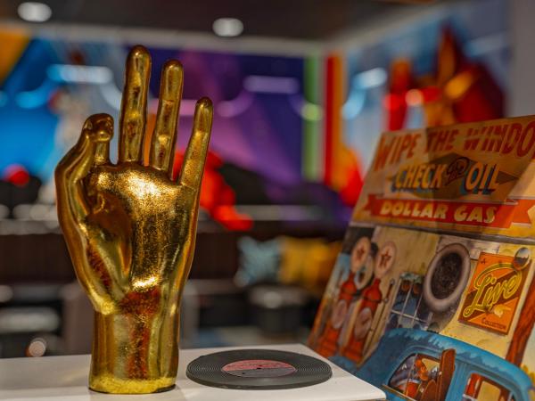 Moxy Phoenix Downtown : photo 6 de la chambre chambre lit queen-size - vue sur ville