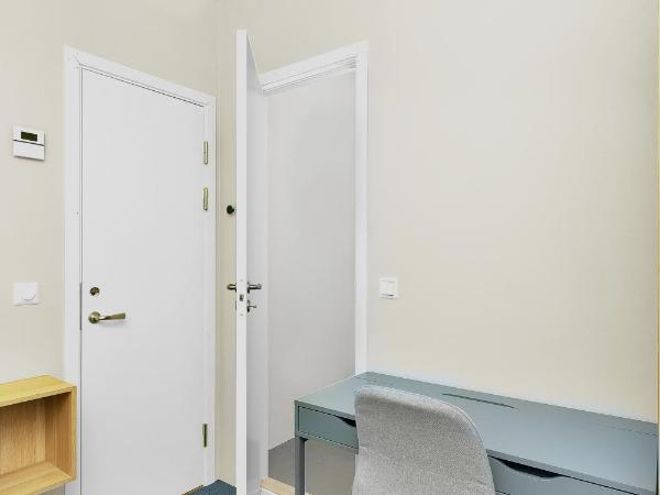 Central Guest House - Bedroom with en suite Bathroom : photo 7 de la chambre chambre double avec salle de bains privative