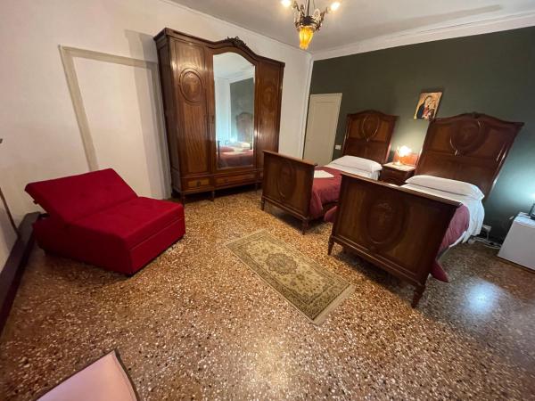 Lions Venice Guest house : photo 3 de la chambre chambre double ou lits jumeaux deluxe - vue sur ville