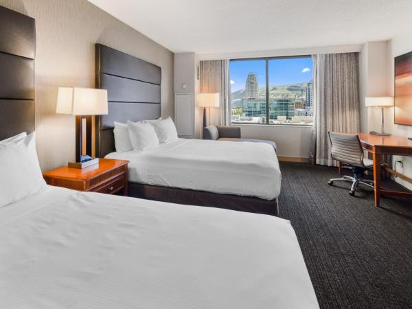 Hilton Salt Lake City Center : photo 4 de la chambre chambre avec 2 lits queen-size - douche accessible en fauteuil roulant