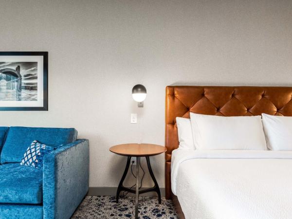 Four Points by Sheraton Kelowna Airport : photo 9 de la chambre premium deluxe, 1 king, 1 sofa bed