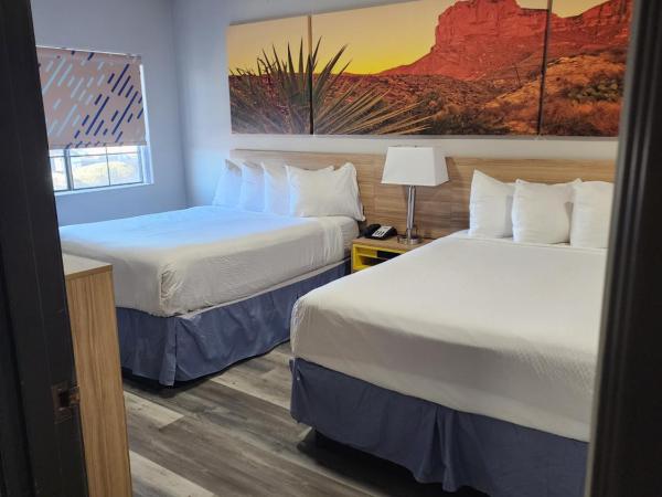 Days Inn & Suites by Wyndham Tucson/Marana : photo 8 de la chambre suite one bedroom with three queen beds - non-smoking