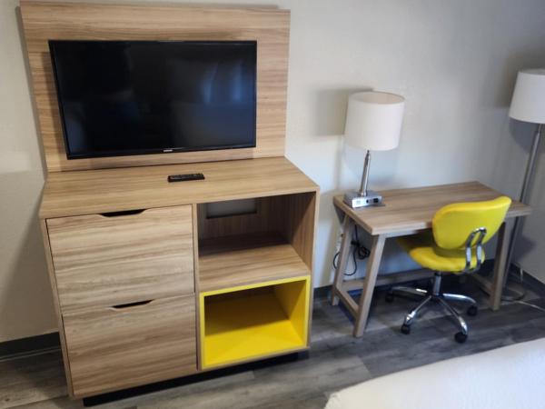 Days Inn & Suites by Wyndham Tucson/Marana : photo 9 de la chambre suite one bedroom with three queen beds - non-smoking