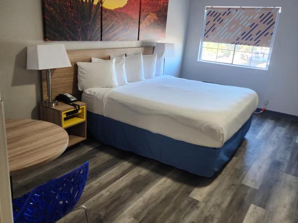 Days Inn & Suites by Wyndham Tucson/Marana : photo 2 de la chambre chambre lit king-size - non-fumeurs