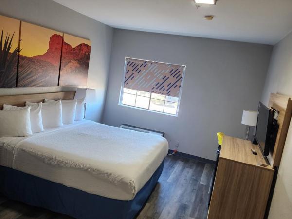 Days Inn & Suites by Wyndham Tucson/Marana : photo 4 de la chambre chambre lit king-size - non-fumeurs