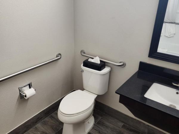 Days Inn & Suites by Wyndham Tucson/Marana : photo 7 de la chambre chambre lit king-size avec baignoire - accessible aux personnes à mobilité réduite - non-fumeurs