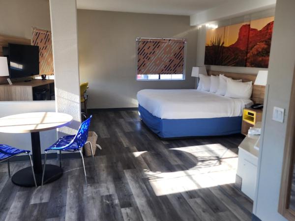 Days Inn & Suites by Wyndham Tucson/Marana : photo 3 de la chambre suite lit king-size deluxe - non-fumeurs