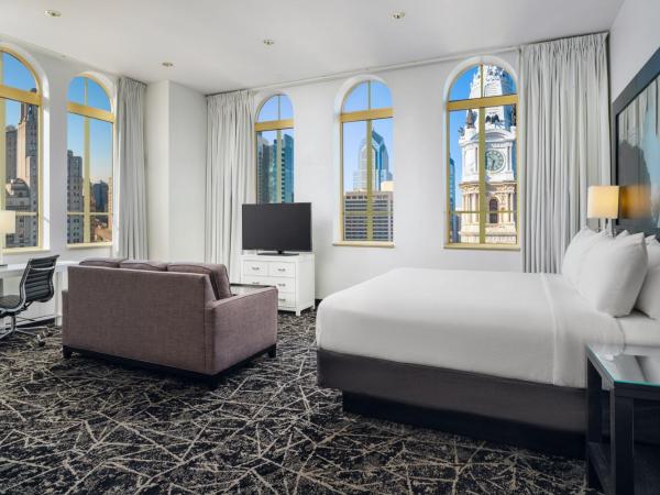 Residence Inn by Marriott Philadelphia Center City : photo 3 de la chambre penthouse king suite with city view