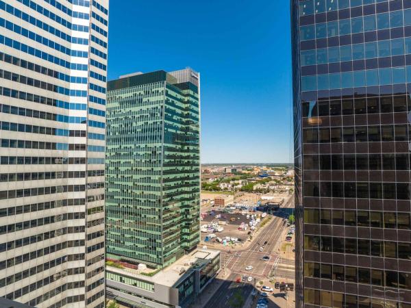 Sandman Signature Edmonton Downtown Hotel : photo 6 de la chambre chambre premium avec 1 lit king-size - derniers Étages