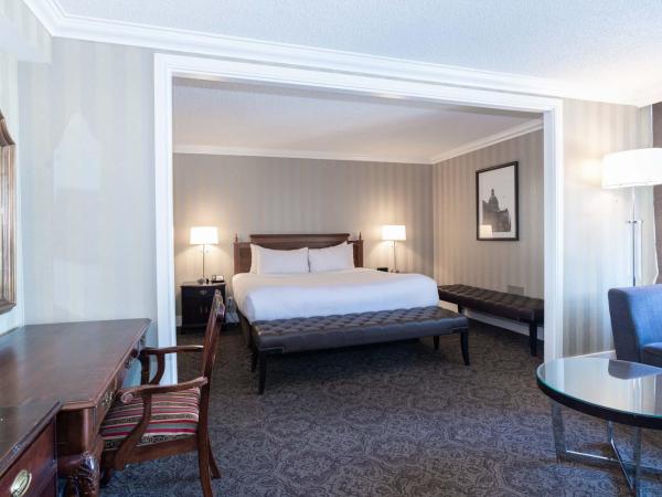 Sandman Signature Edmonton Downtown Hotel : photo 1 de la chambre grande chambre avec 1 lit king-size